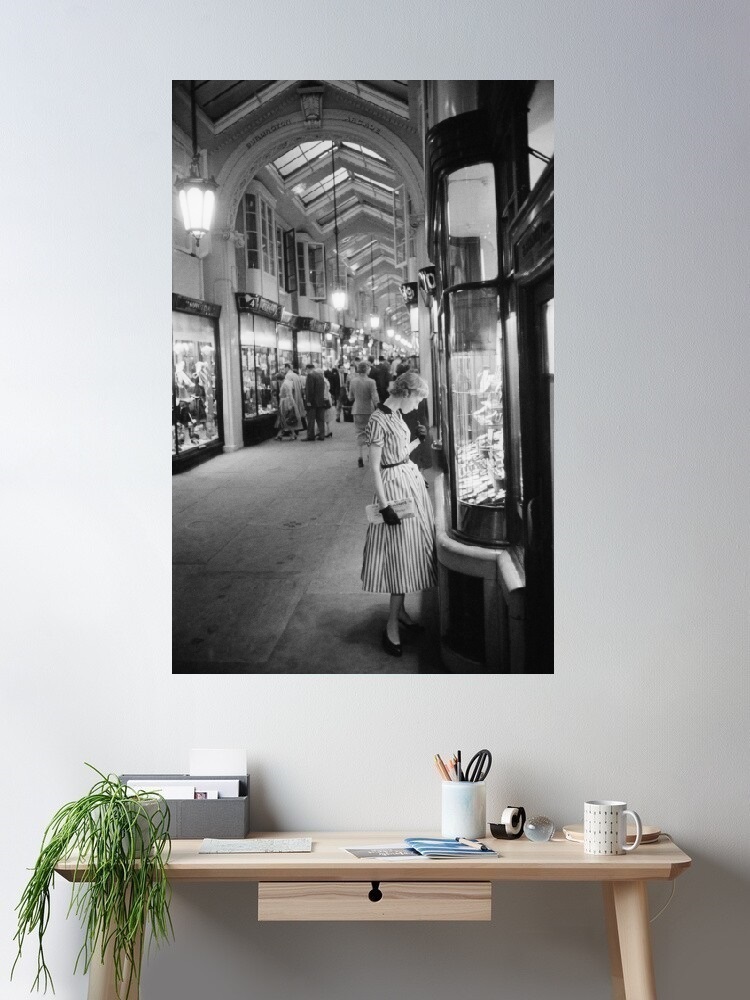 Street Fashion London - Slim Aarons, Burlington Arcade - London