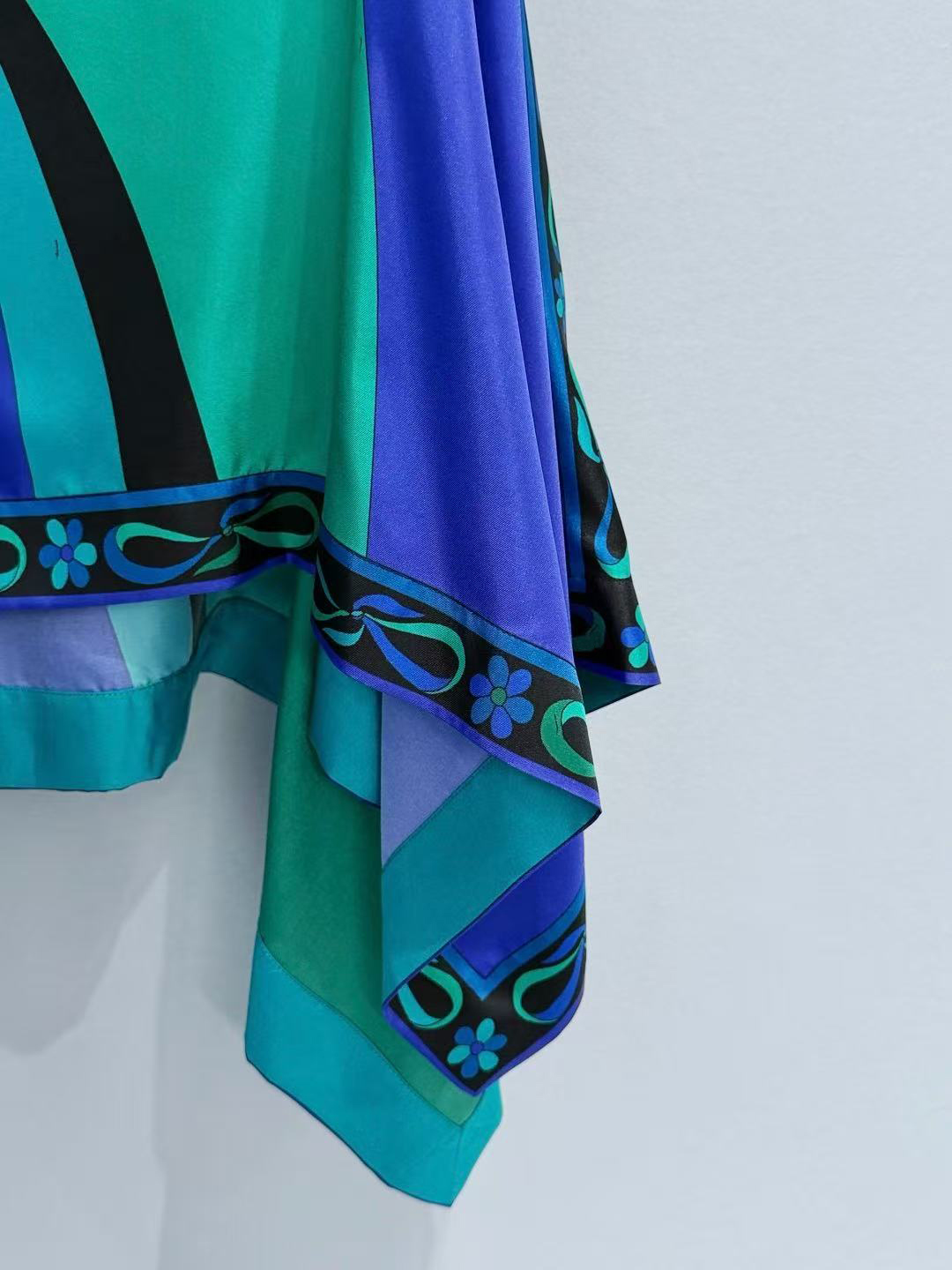 Classic Women's Green Cloaks w - đánh giá và giá Street Fashion Logo